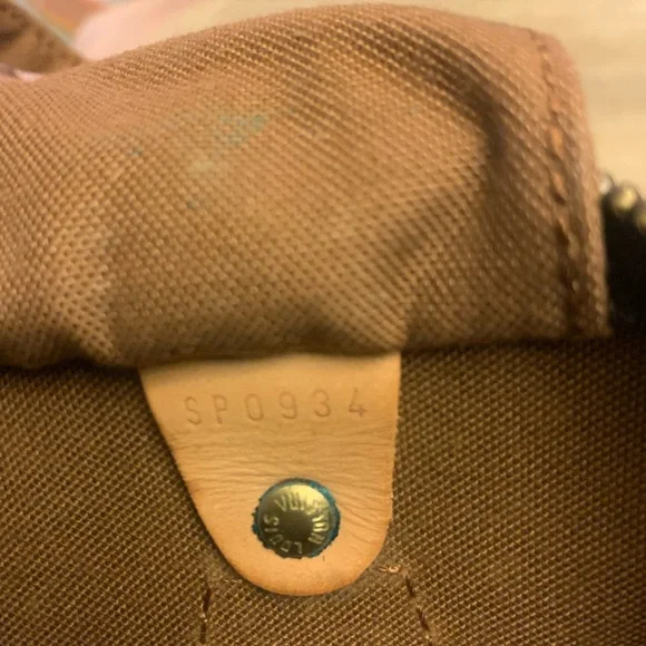 Authentic pre-loved Louis Vuitton speedy 35 bag - Picture 3 of 16